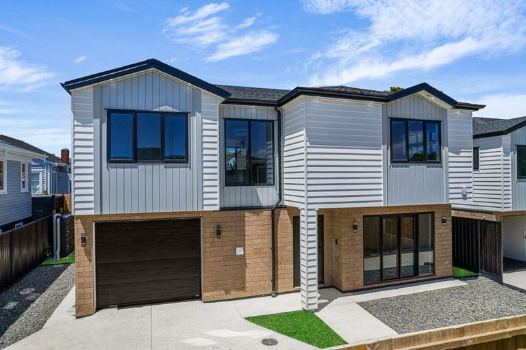 Photo of property in 12 Mcleod Road, Weymouth, Auckland, 2103