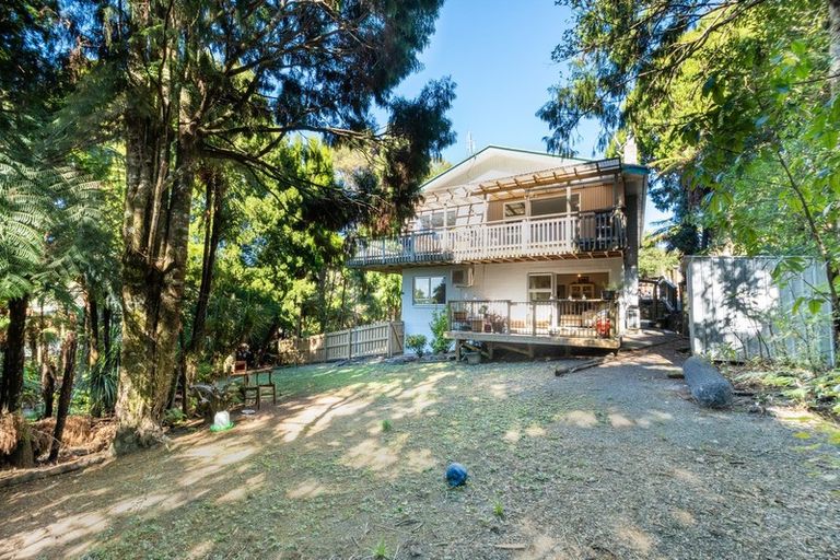 Photo of property in 737 Scenic Drive, Henderson Valley, Auckland, 0612