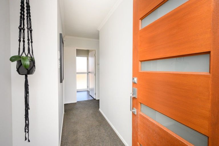 Photo of property in 35 Hillcrest Drive, Kelvin Grove, Palmerston North, 4414