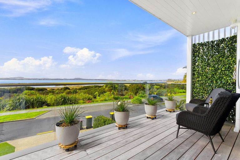 Photo of property in 32 Provence Esplanade, Te Atatu Peninsula, Auckland, 0610