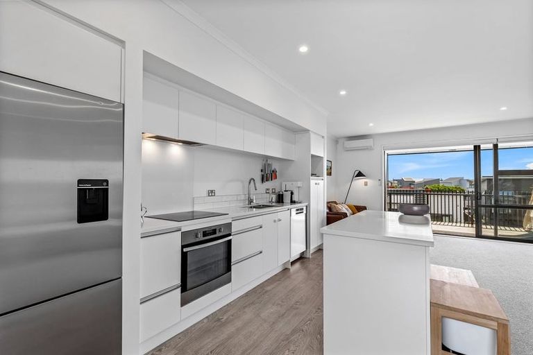Photo of property in 16 Raranga Lane, Hobsonville, Auckland, 0616