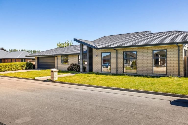 Photo of property in 8 Marble Court, Northwood, Christchurch, 8051