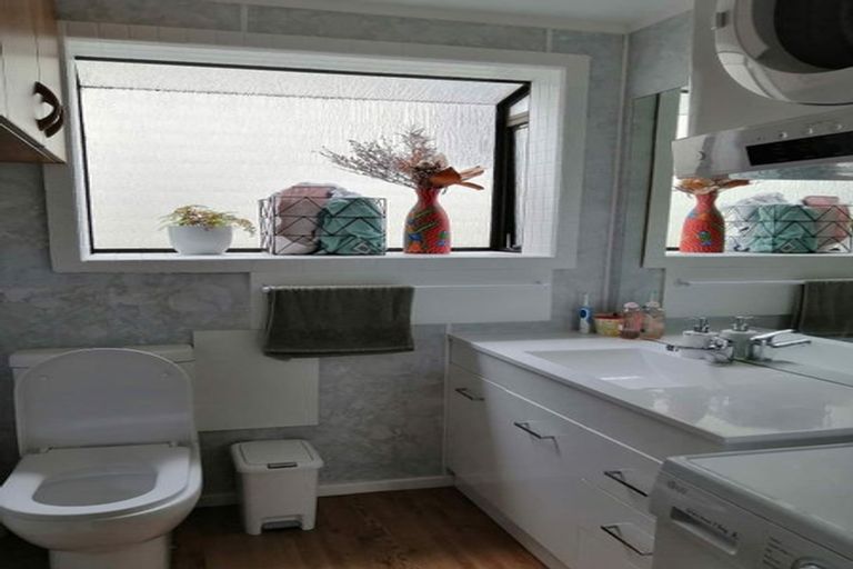 Photo of property in 118 Lyall Parade, Lyall Bay, Wellington, 6022