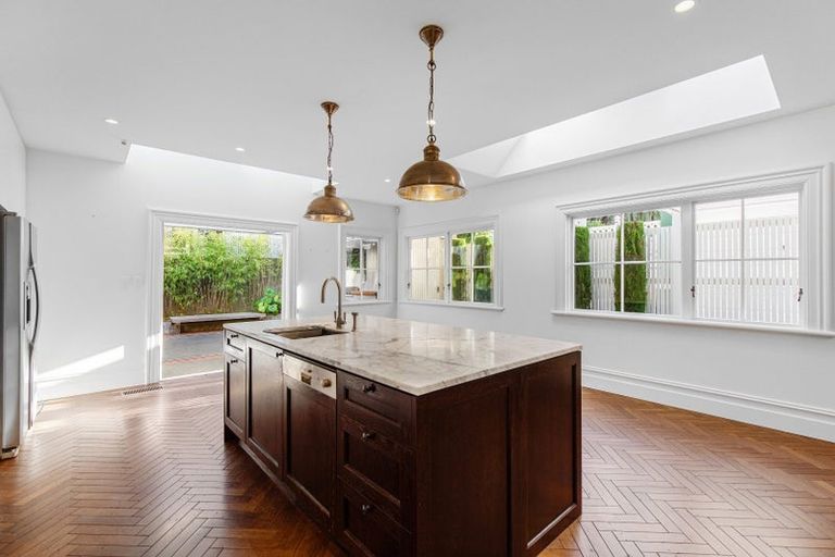 Photo of property in 54 Majoribanks Street, Mount Victoria, Wellington, 6011