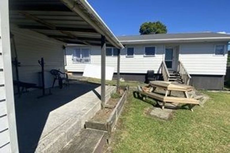 Photo of property in 4 Aden Place, Clendon Park, Auckland, 2103
