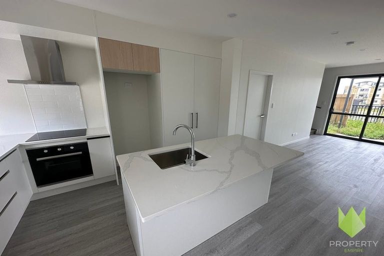 Photo of property in 14 Dorothy Thorpe Way, New Lynn, 0600