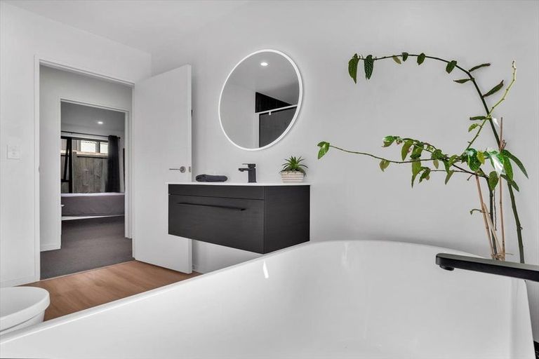 Photo of property in 215 Aubrey Road, Wanaka, 9305