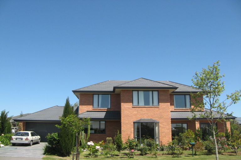 Photo of property in 2 Harrys Way, Redwood, Christchurch, 8051