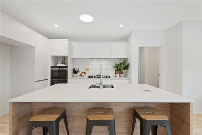 Photo of property in 23 Waituarua Drive, Takanini, 2112