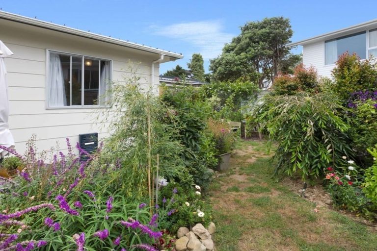Photo of property in 71 Larsen Crescent, Tawa, Wellington, 5028