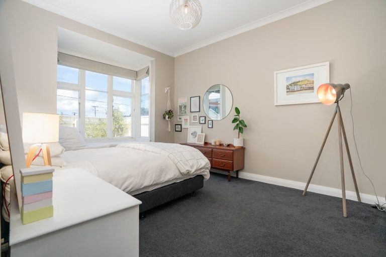 Photo of property in 90 Onepu Road, Lyall Bay, Wellington, 6022