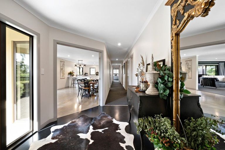 Photo of property in 91 Westchester Drive, Churton Park, Wellington, 6037