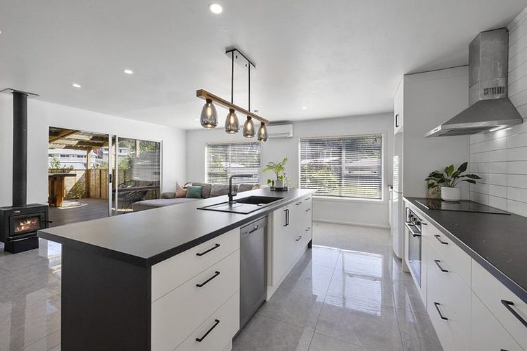 Photo of property in 1 Ross Place, Blagdon, New Plymouth, 4310