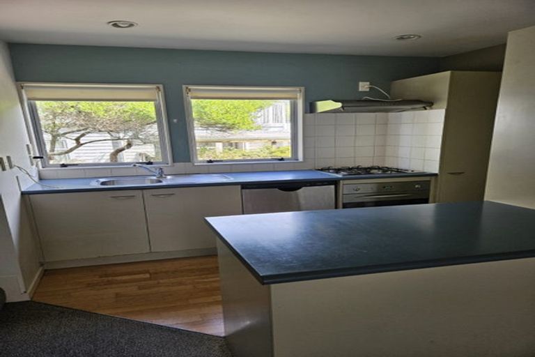 Photo of property in 152 Tasman Street, Mount Cook, Wellington, 6021