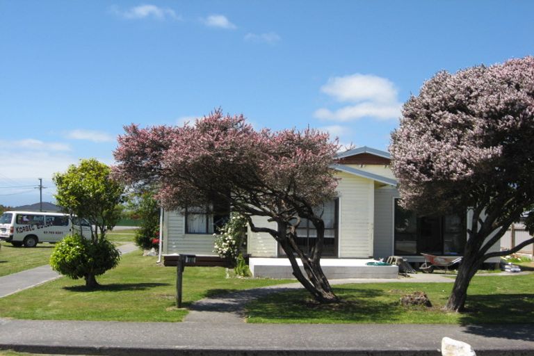 Photo of property in 29 Romilly Street, Westport, 7825