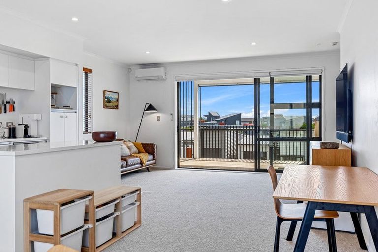 Photo of property in 16 Raranga Lane, Hobsonville, Auckland, 0616