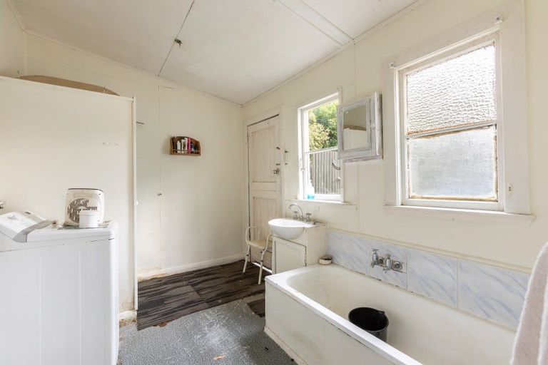 Photo of property in 21 Atkinson Street, Woodville, 4920