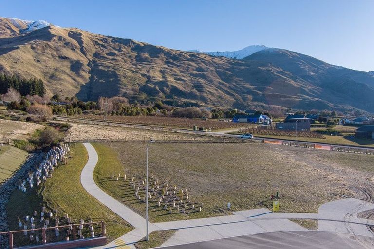 Photo of property in 15 Glenbrae Crescent, Wanaka, 9305