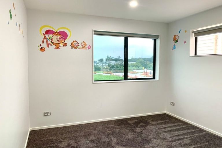 Photo of property in 8 Pihoihoi Place, Hobsonville, Auckland, 0616