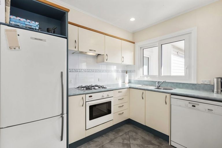 Photo of property in 11 Diane Grove, Paparangi, Wellington, 6037