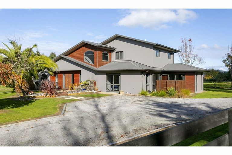 Photo of property in 864 Whangamata Road, Kinloch, Taupo, 3377