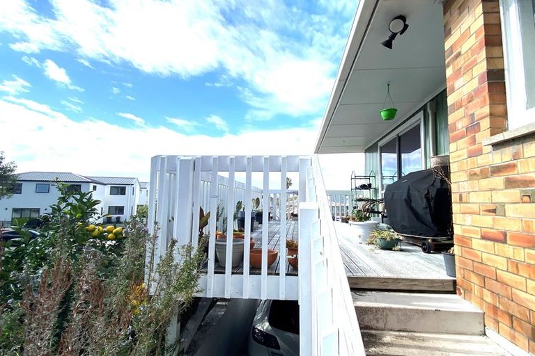 Photo of property in 30 Megan Avenue, Pakuranga Heights, Auckland, 2010