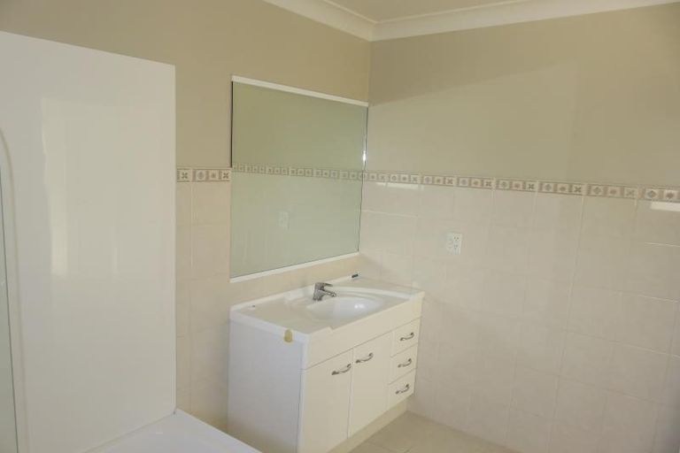 Photo of property in 10 Chippenham Grove, Churton Park, Wellington, 6037