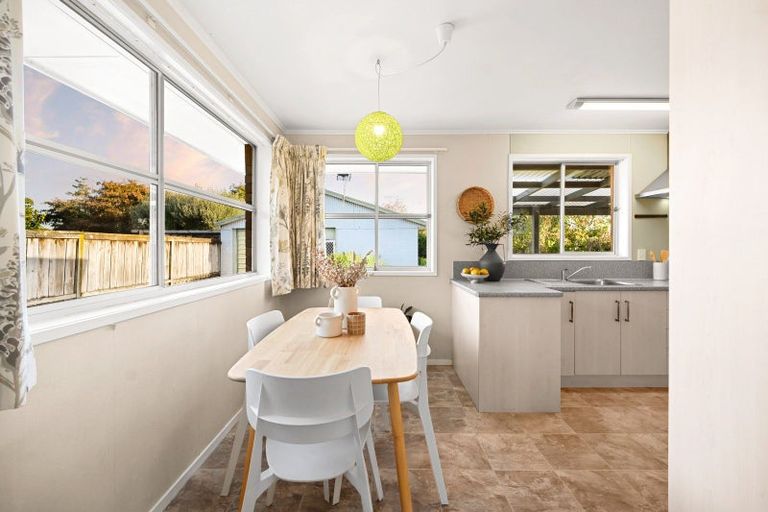 Photo of property in 102 Browning Street, Leamington, Cambridge, 3432