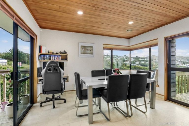 Photo of property in 6 Mcmahon Way, Paparangi, Wellington, 6037