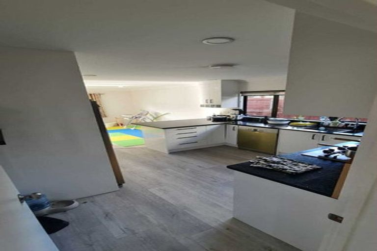 Photo of property in 6 Thornbury Crescent, East Tamaki Heights, Auckland, 2016