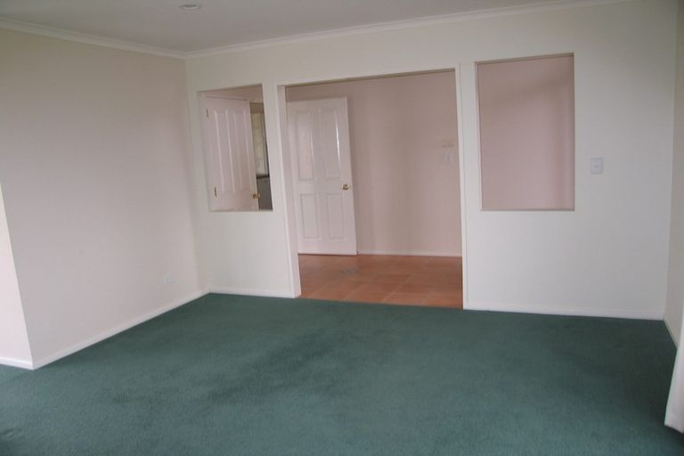 Photo of property in 4 Conacher Close, East Tamaki Heights, Auckland, 2016