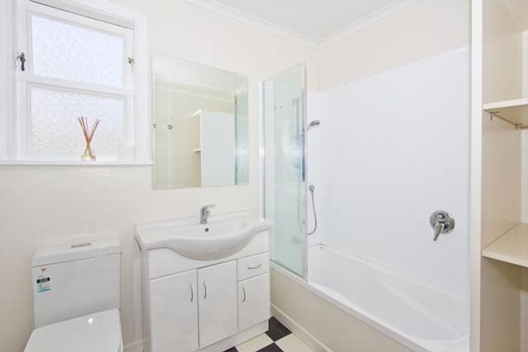 Photo of property in 124 Hewer Crescent, Naenae, Lower Hutt, 5011