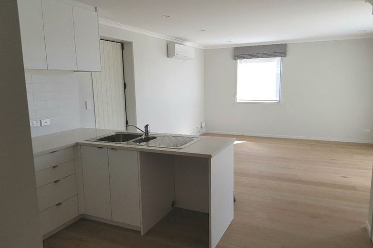 Photo of property in 2 Patariki Way, Beach Haven, Auckland, 0626