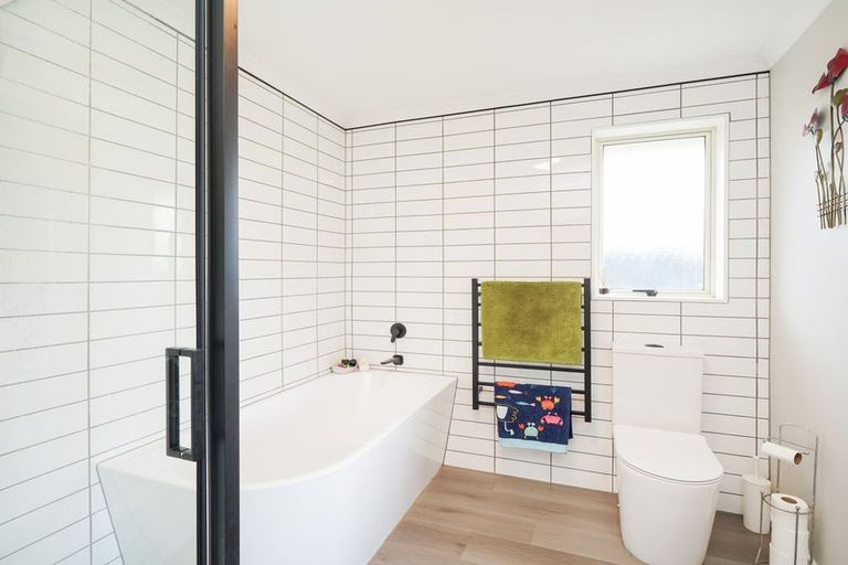 Photo of property in 381 Bay Road, West Plains, Invercargill, 9879