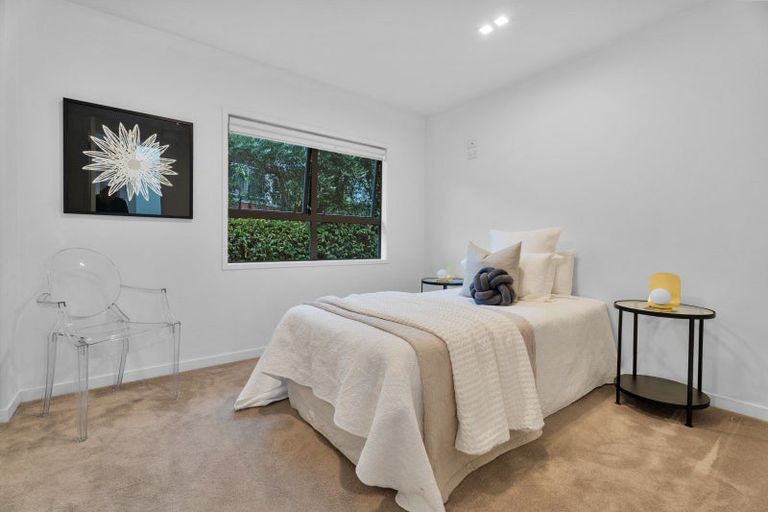 Photo of property in 1 Endymion Place, Half Moon Bay, Auckland, 2012