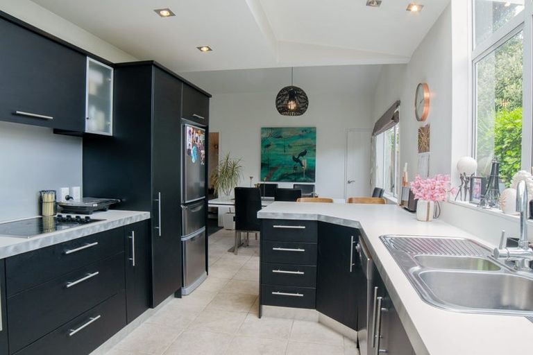 Photo of property in 13a Graham Avenue, Te Atatu Peninsula, Auckland, 0610