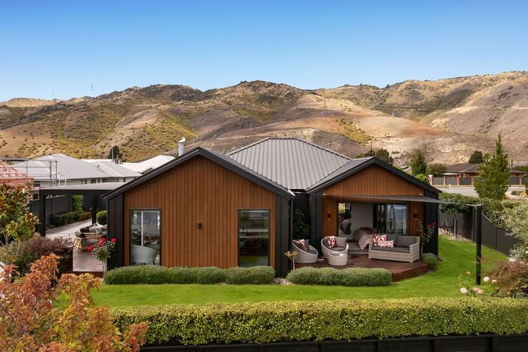 Photo of property in 1 Guano Crescent, Cromwell, 9310