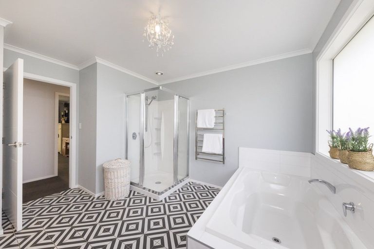 Photo of property in 25 Hartwell Drive, Kelvin Grove, Palmerston North, 4470