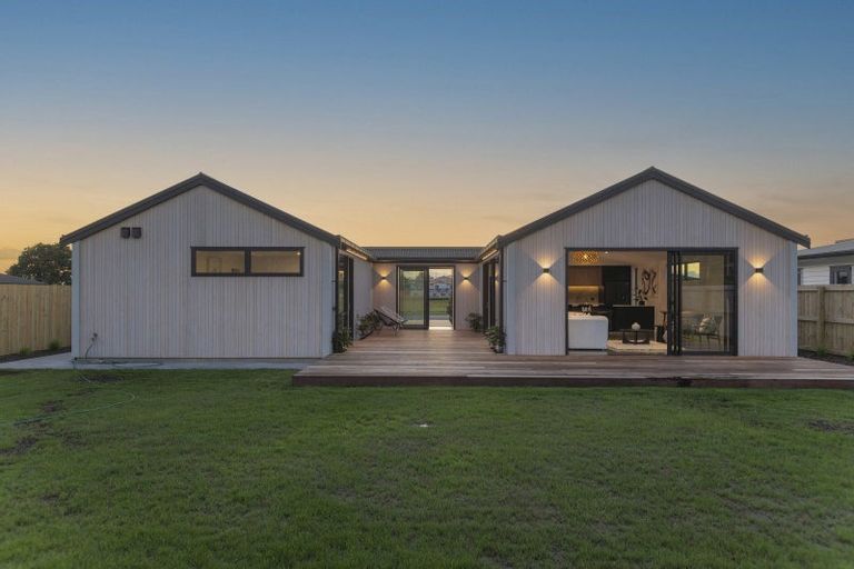 Photo of property in 3 Makakahi Street, Lytton West, 4071