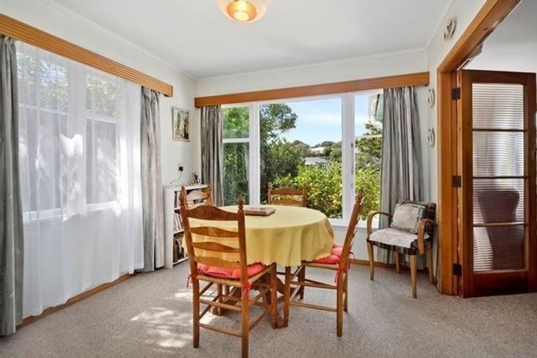 Photo of property in 14 Huia Street, Tawa, Wellington, 5028