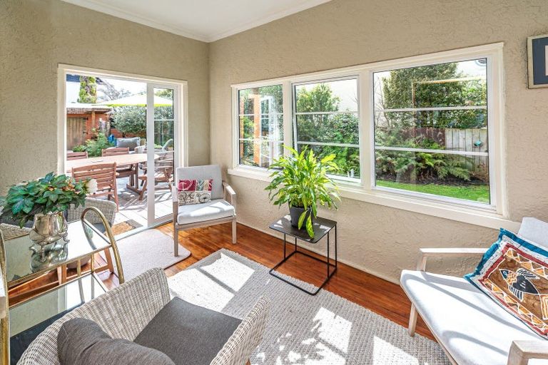 Photo of property in 2 Kent Road, Saint Johns Hill, Whanganui, 4501