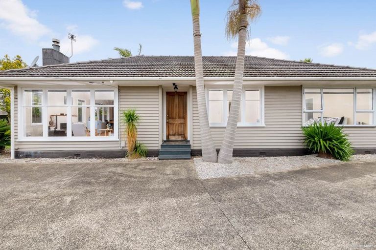 Photo of property in 32 Smythe Road, Henderson, Auckland, 0612