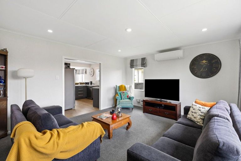 Photo of property in 19 Battersea Place, Roslyn, Palmerston North, 4414