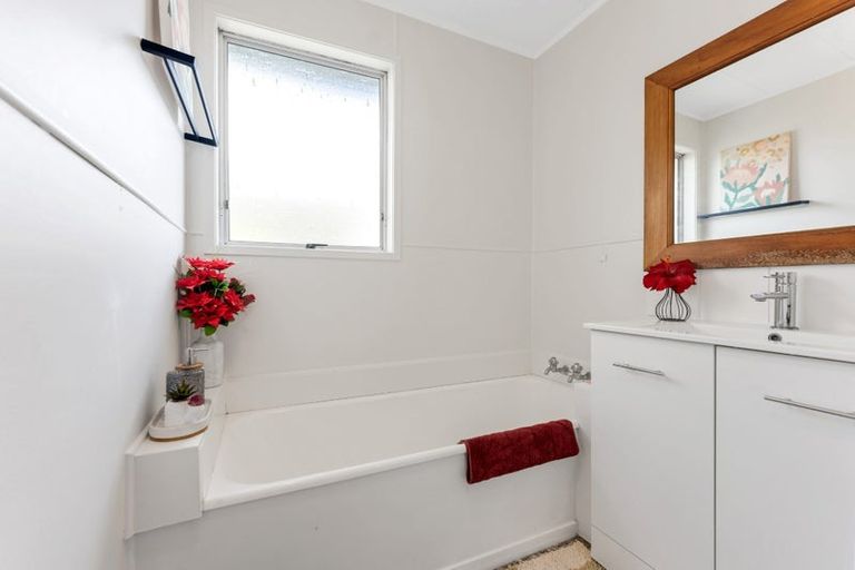 Photo of property in 42a Forest Hill Road, Henderson, Auckland, 0612