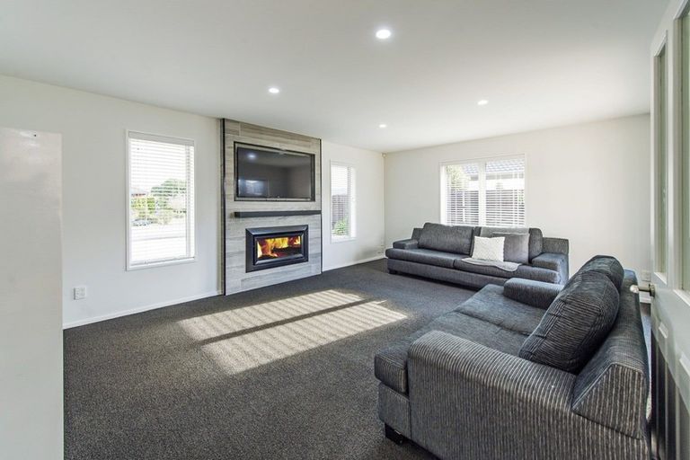 Photo of property in 4 Goldie Place, Rolleston, 7614