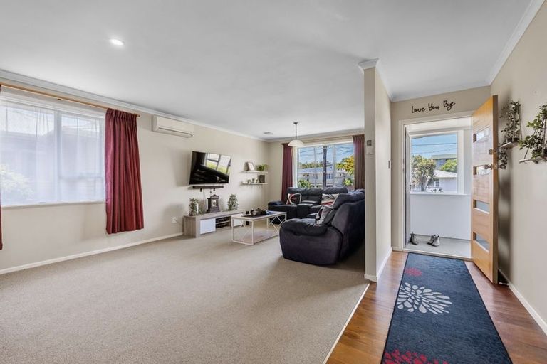 Photo of property in 74 Awanui Street, Merrilands, New Plymouth, 4312