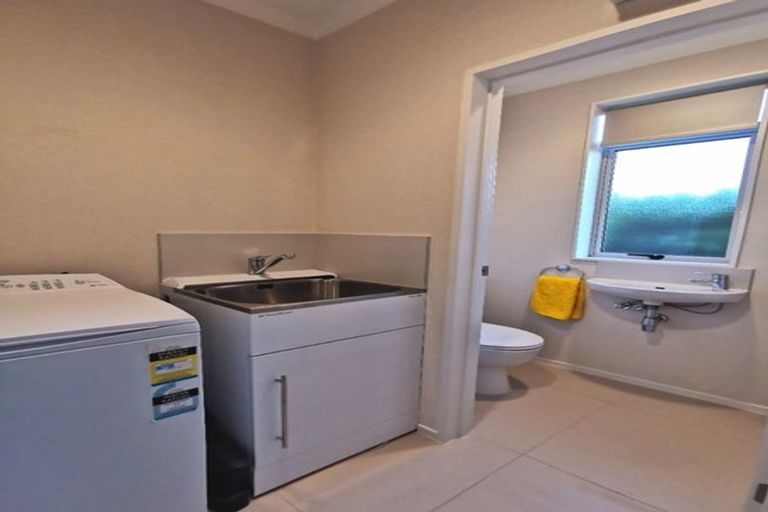 Photo of property in 106 Flat Bush School Road, Flat Bush, Auckland, 2019