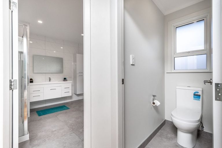 Photo of property in 52 Kiwi Crescent, Tawa, Wellington, 5028