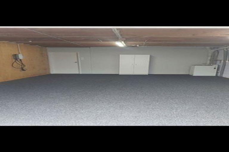 Photo of property in 24 Holdaway Avenue, Northcote, Auckland, 0627