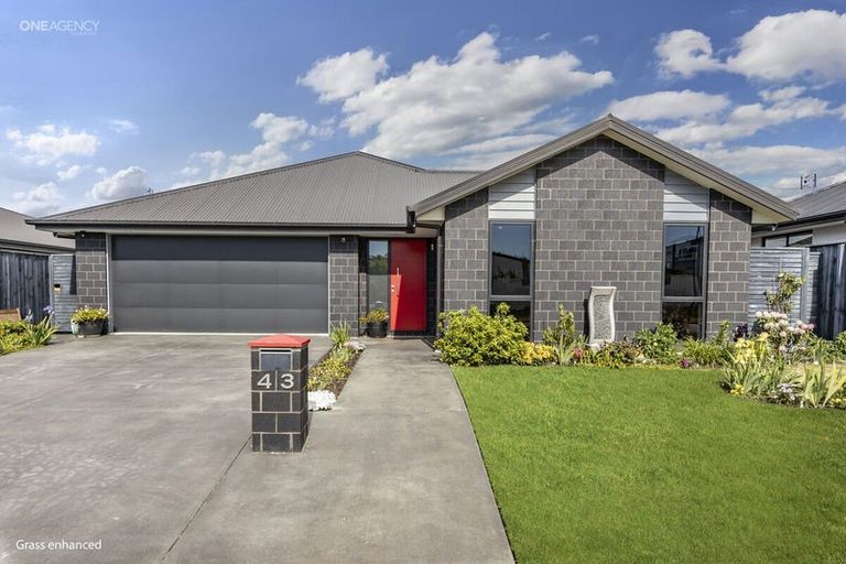 Photo of property in 43 Westpark Boulevard, Rangiora, 7400